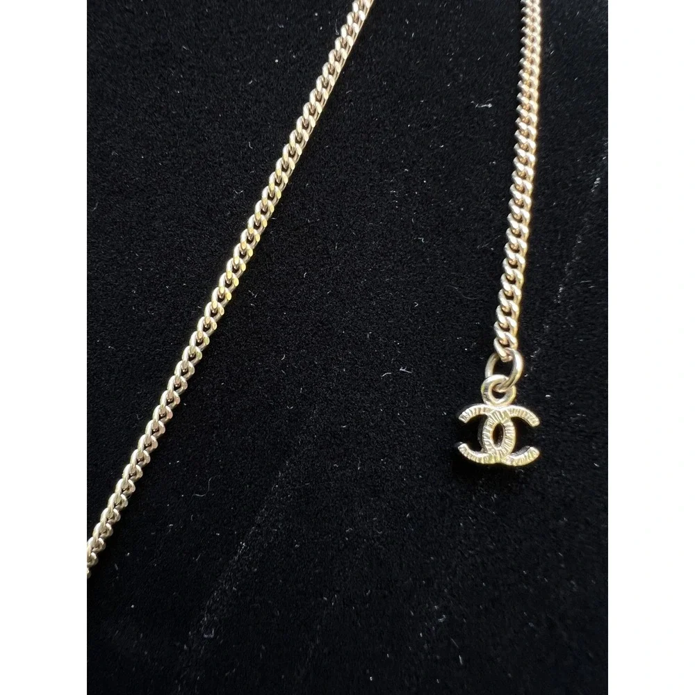 Authentic CHANEL 2013 A13B Graffiti Paint Splatter Pearl CC Gold-Tone Necklace